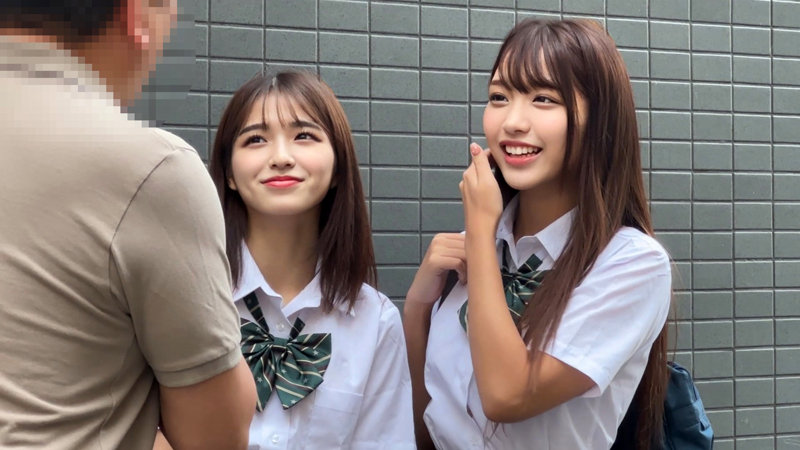 「素人ナンパ すみれ＆ひまり 制服コスプレ美女と3P即ハメ中出し乱交プレイ」のサンプル画像1枚目