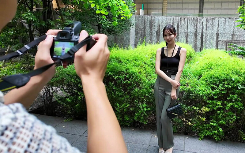 「【素人OL】品川で美女をナンパ！オシャレなお姉さんを即ハメする街角キャッチ動画」のサンプル画像9枚目