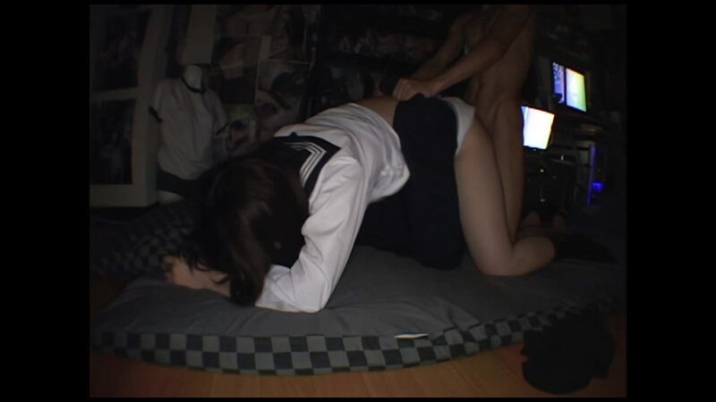 「素人セーラー服美女に電マ責め＆中出し！制服コスプレ好き必見の興奮映像」のサンプル画像6枚目