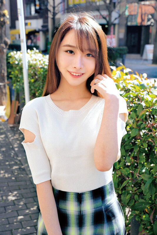 「【素人】スレンダー美乳痴女が騎乗位・足コキ・手コキで責めまくり中出し！淫語で焦らす小悪魔プレイ」のサムネイル