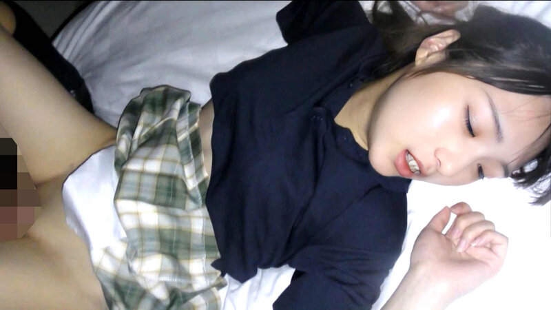 「【素人美少女】制服JKが電車内で恥ずかしい辱めプレイ|羞恥調教の記録005」のサンプル画像18枚目