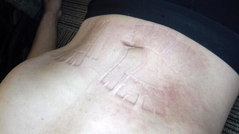 「関西弁お嬢様系美少女のドS責め！ニーソックス素人娘による踏みつけ・靴舐め調教でM男悶絶」のサンプル画像11枚目