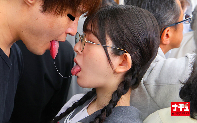 「【美少女×めがね×巨乳】対面羞恥で何度も絶頂する濃厚ベロキス発情娘の興奮映像」のサンプル画像4枚目