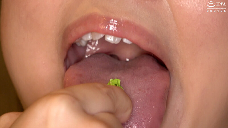 「【谷田かりな】口内観察＆巨大女フェチ動画！歯・口腔フェチ必見のくすぐったがり反応【フェチ】」のサンプル画像10枚目