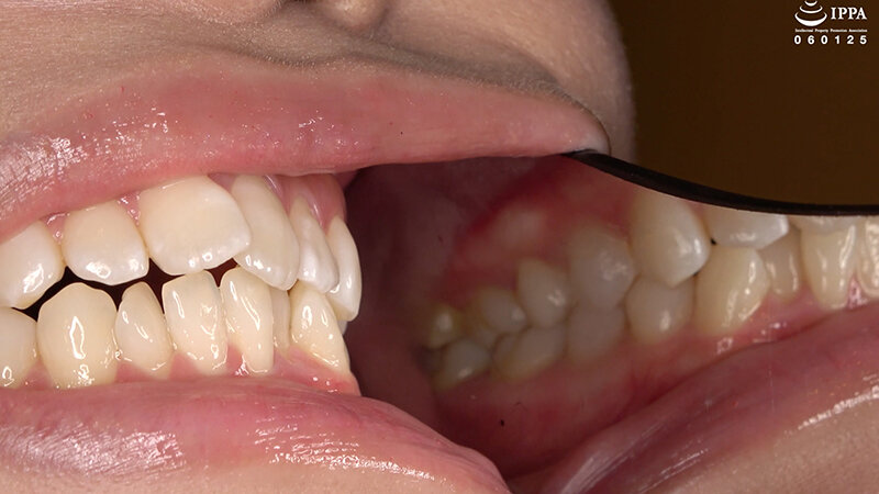 「【谷田かりな】口内観察＆巨大女フェチ動画！歯・口腔フェチ必見のくすぐったがり反応【フェチ】」のサンプル画像5枚目