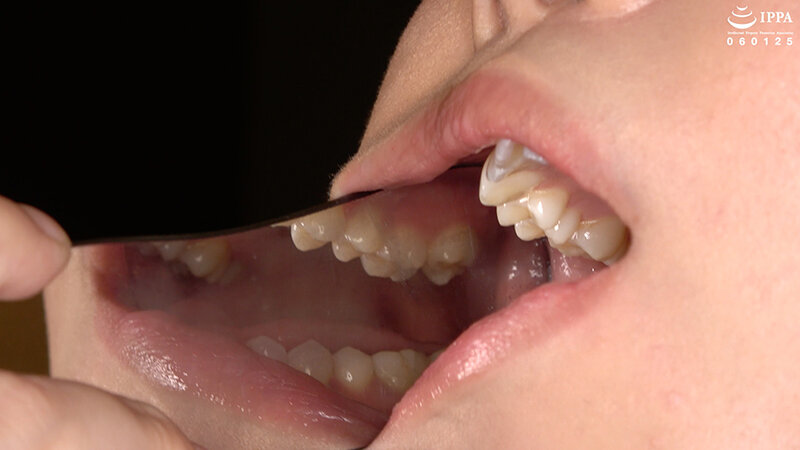 「【谷田かりな】口内観察＆巨大女フェチ動画！歯・口腔フェチ必見のくすぐったがり反応【フェチ】」のサンプル画像6枚目