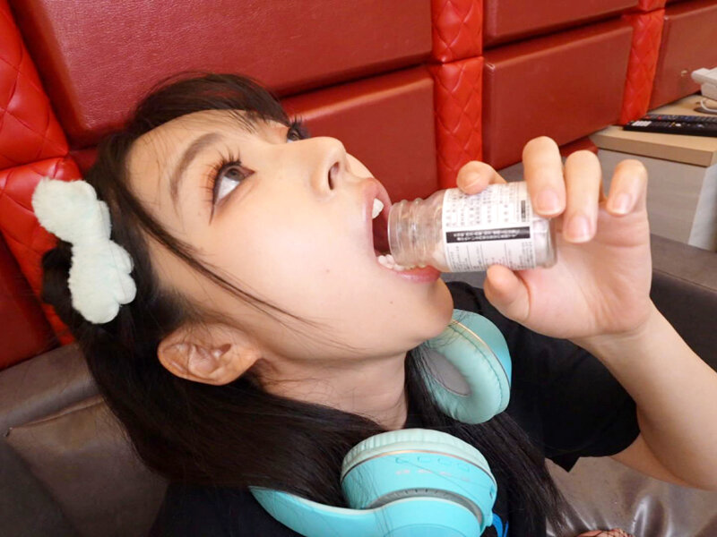 「皆月ひかるが白目失神アクメ！クンニで潮吹きお漏らし中出しSEXで絶頂イキ」のサンプル画像16枚目