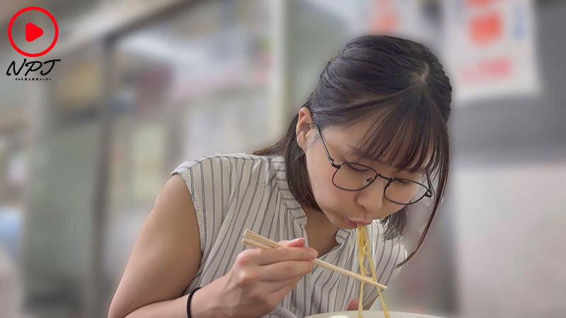 「地味メガネの素人巨乳OLと中出しマッチング!朝まで激しく求められる濃厚セックス体験」のサンプル画像1枚目