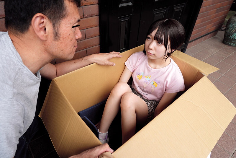 「日向由奈 中出し｜145cm小柄美少女のパイパン貧乳ボディを堪能する濃密プレイ」のサムネイル