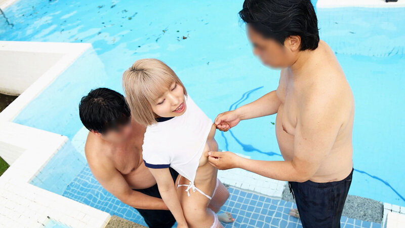 「スレンダーギャル微乳美女の野外露出プレイ｜恥じらい露出紀行で敏感乳首責めに悶える貧乳娘」のサンプル画像11枚目