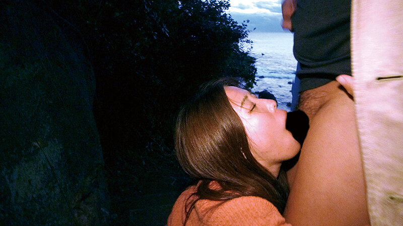 「【人妻・主婦】セックスレス妻が貸別荘で乱交不倫旅行!欲求不満人妻の濃密プレイ」のサンプル画像2枚目