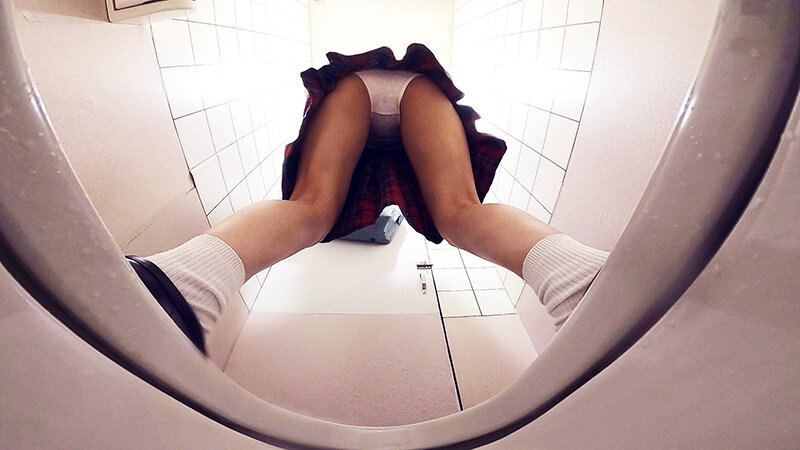 「素人女子校生の下校中オナニー流出動画|パンチラ&局部アップで発情期の恥ずかしい姿を激写」のサンプル画像5枚目