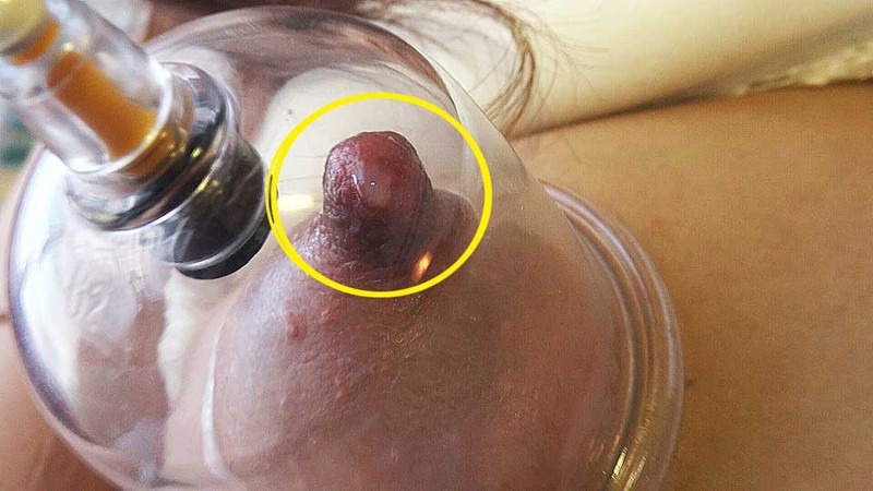 「【素人】母乳ママの中出しバイト体験！美脚・美尻フェチ必見のデカ乳首プレイ動画」のサンプル画像5枚目