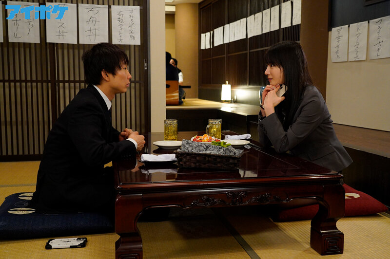 「楓カレンの女上司フェラが激エロ!汗だく濃厚プレイで部下を虜にする出張相部屋セックス」のサンプル画像2枚目