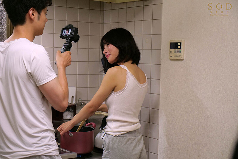 「宮島めい 巨乳美少女が彼氏と再会して中出しセックス三昧｜遠距離恋愛カップルの濃密な一日」のサンプル画像10枚目