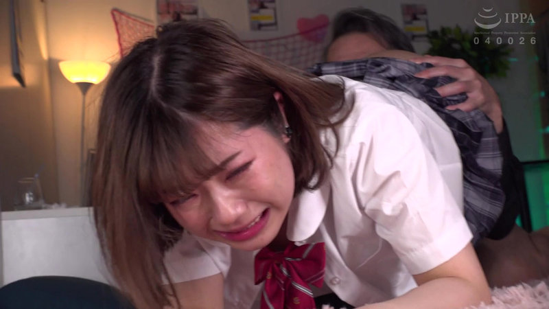 「女子校生るるちゃ。が制服姿で監禁される盗撮イタズラ動画|マジックミラー越しの背徳プレイ」のサンプル画像7枚目