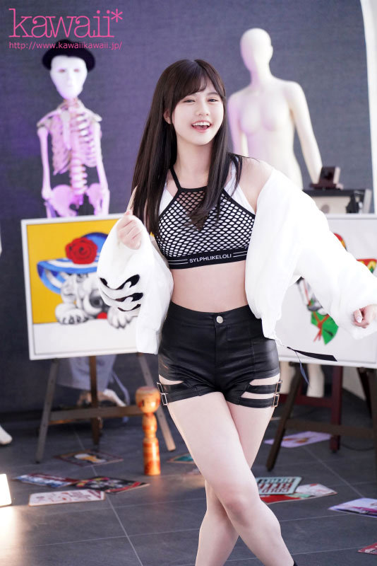 「美少女・姫乃りなの甘いキス・接吻シーンが魅力的なAVデビュー作品を徹底レビュー」のサムネイル