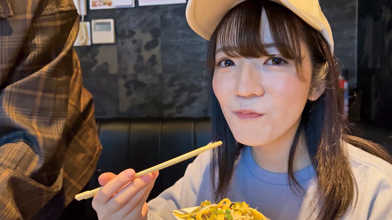 「【素人美少女】美乳ふわふわ娘と3P・4Pカラオケセクパで中出し三昧！色白美少女との過激パーティー」のサンプル画像2枚目