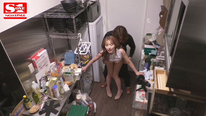 「三上悠亜の巨乳密着ドッキリ企画!即ハメ&フェラで攻める前代未聞のサプライズ撮影」のサンプル画像10枚目