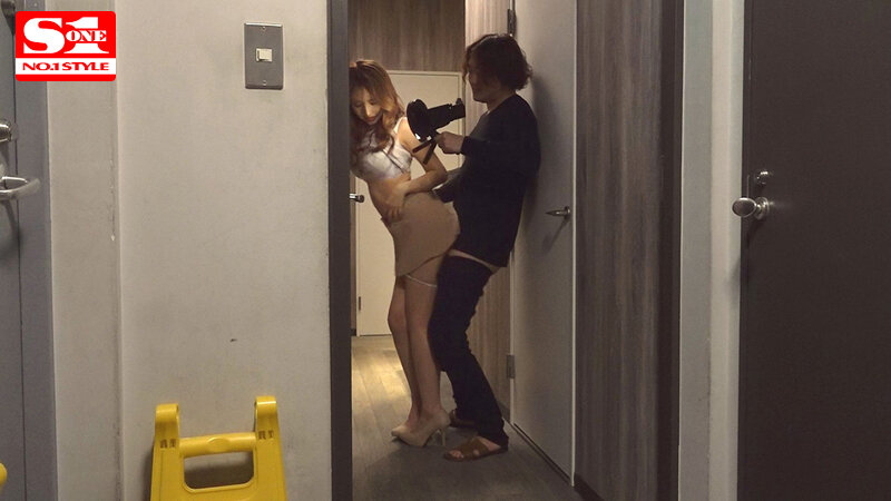 「三上悠亜の巨乳密着ドッキリ企画!即ハメ&フェラで攻める前代未聞のサプライズ撮影」のサンプル画像8枚目