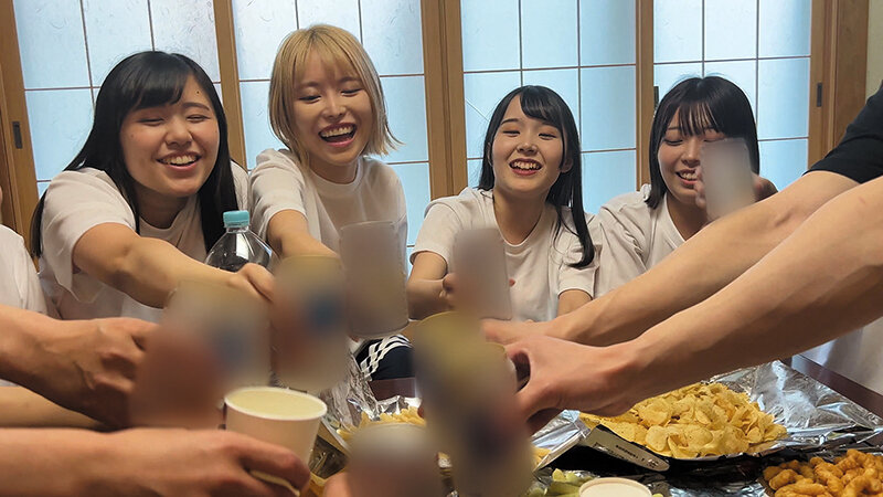 「【素人JK】テニス部合宿で11人の女子校生と3P乱交中出し!盗撮風映像でハメまくり」のサンプル画像2枚目