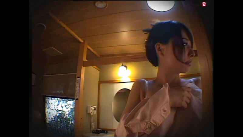 「晶エリー(大沢佑香)が男湯で羞恥体験!タオル一枚で3P・4P&潮吹きに挑戦する過激企画」のサンプル画像3枚目