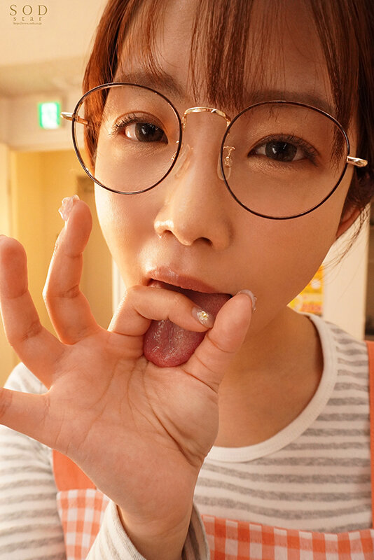 「紗倉まなの小悪魔痴女プレイ!淫語責め&追撃フェラでギリギリNTR未満の寝取られ体験」のサンプル画像11枚目