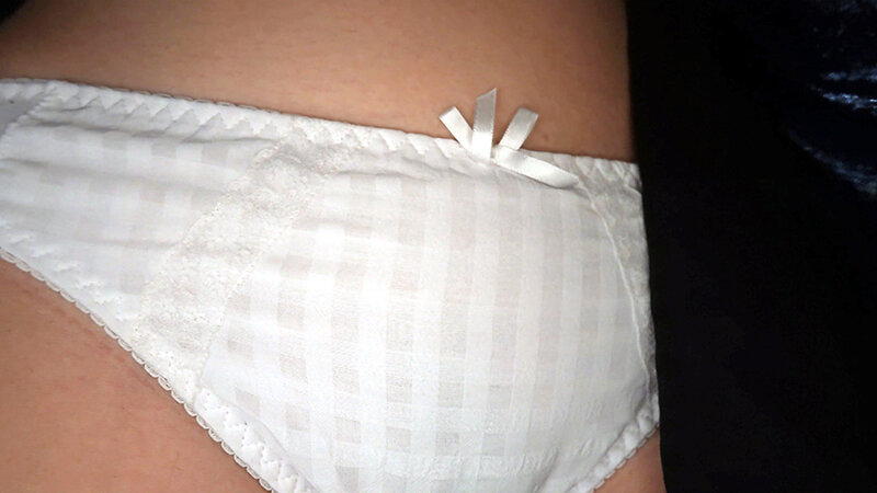 「相月菜緒が女子校生制服姿で魅せる自撮りオナニー｜指マンと局部アップで興奮必至の小悪魔プレイ」のサンプル画像4枚目